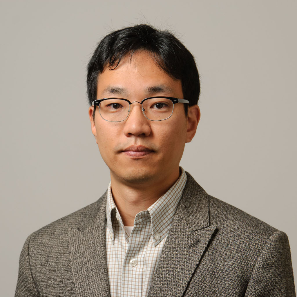 Professor Young Cho Photo